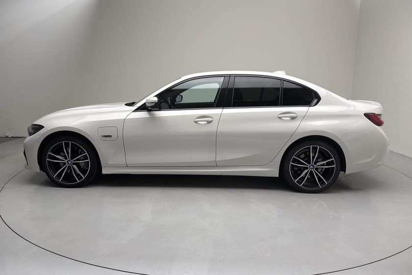 Bild 2 av BMW 330e xDrive Sedan