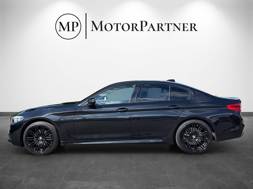 Bild 4 av BMW 520d xDrive Sedan MHEV M Sport Cockpit Kamera Skinn Värmare