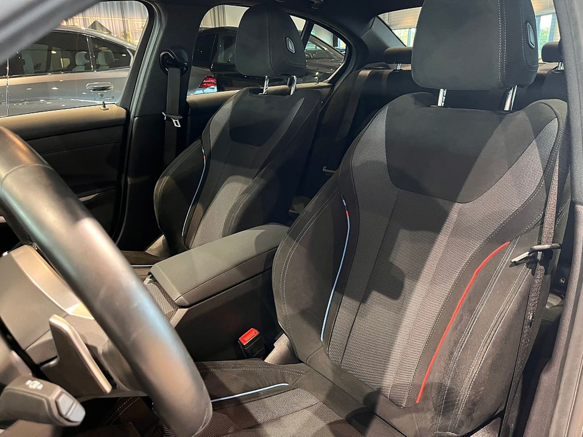 BMW 330 e xDrive Sedan M Sport 2025, bild 7/10