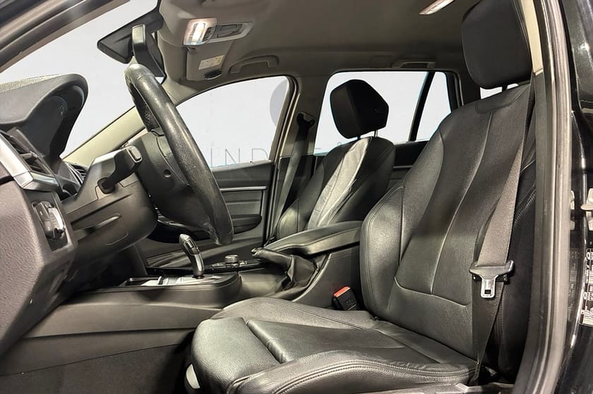 Bild 3 av BMW 320i Touring 184 HK AUT SPORT LINE PDC SKINN LED 12800MIL 954KR/ÅR
