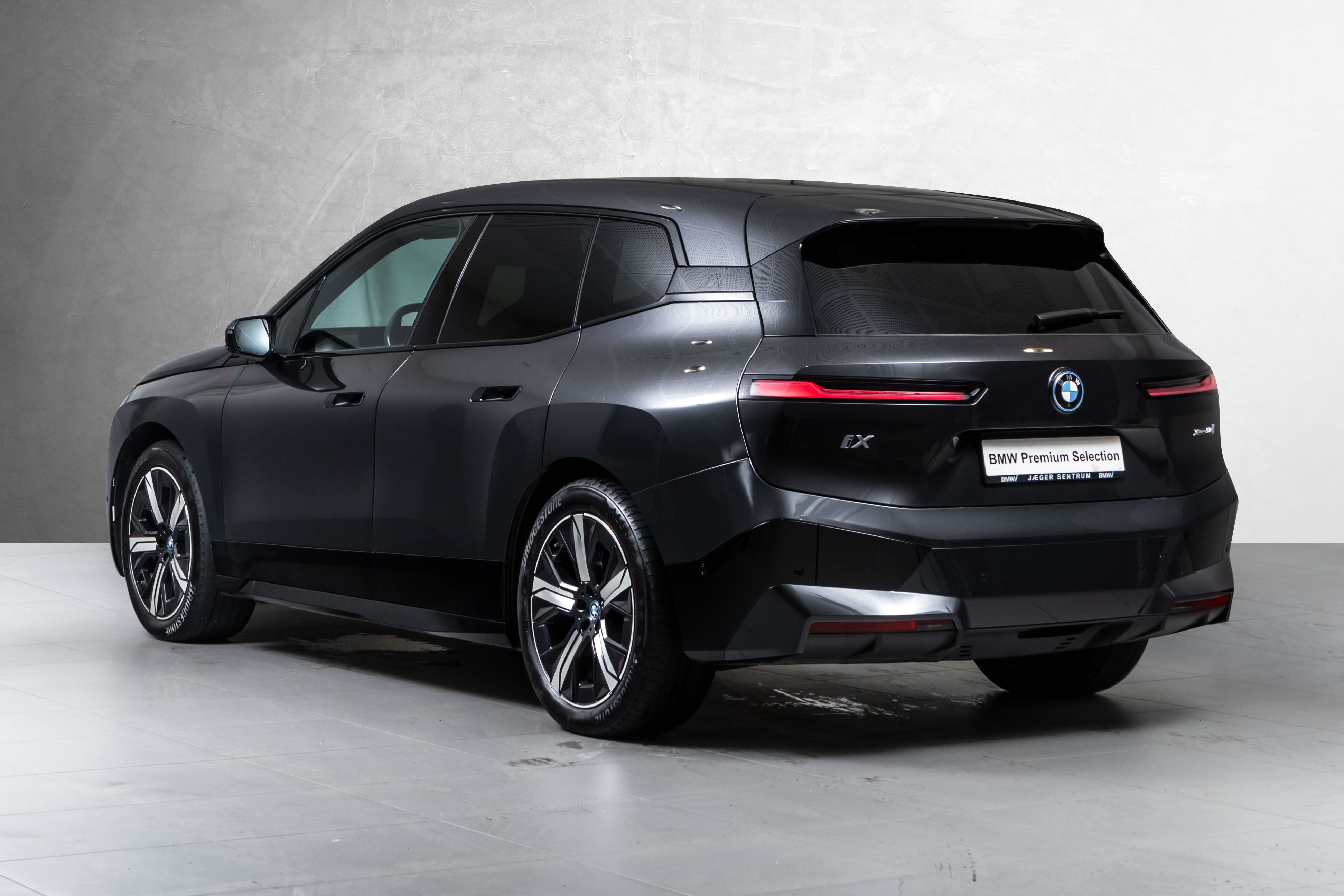 BMW iX xDrive50, 524hp, 2024