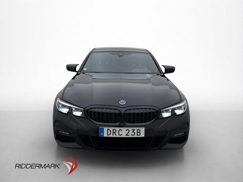 Bild 2 av BMW 330i xDrive Sedan 258hk M-Sport Cockpit Ambient Navi Sensorer