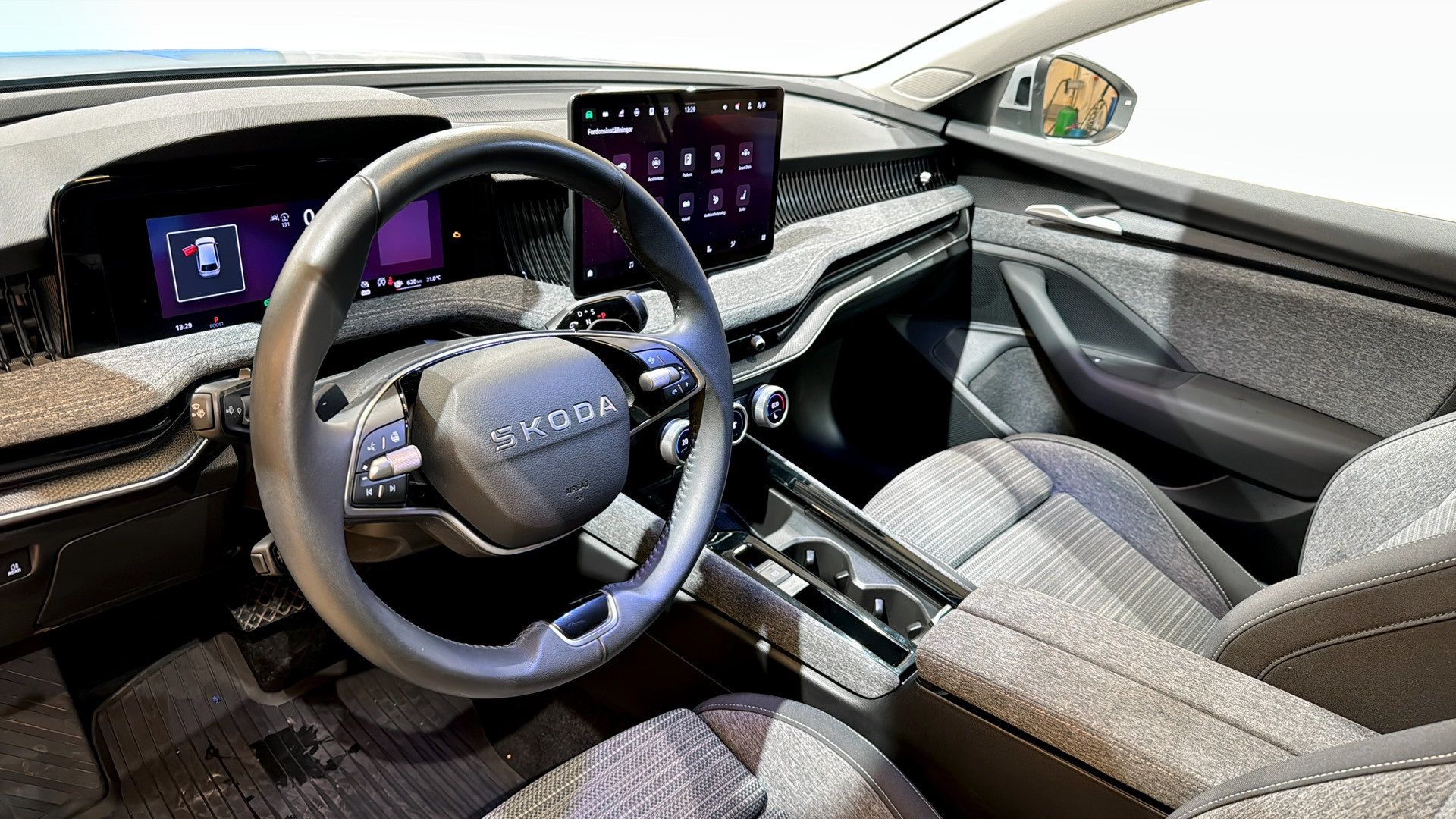 Skoda Superb 2025, bild 7/33