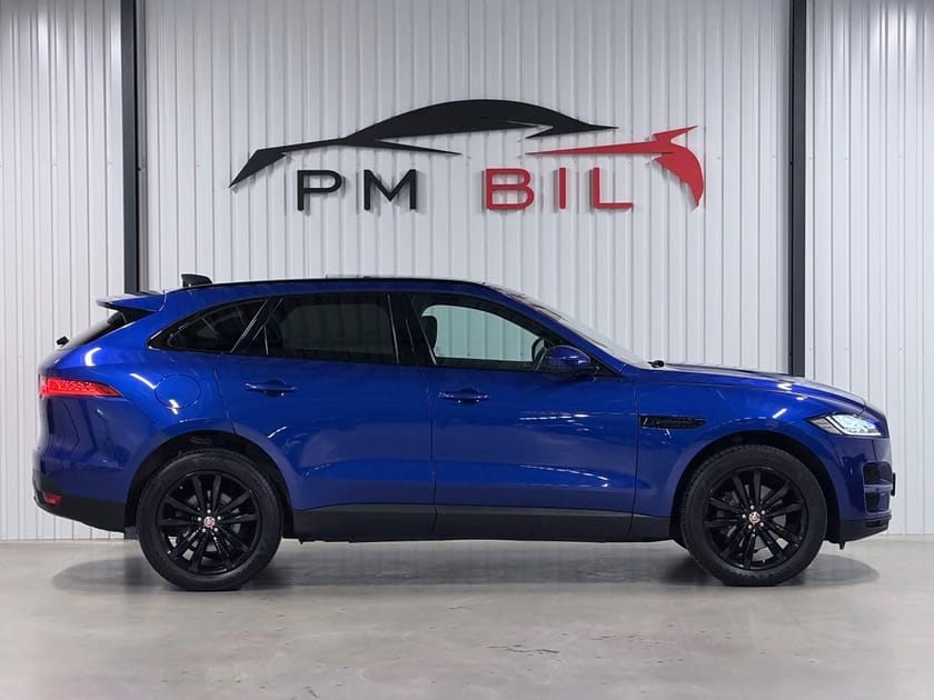 Bild 5 av Jaguar F-Pace 30d AWD 300hk Panorama Värmare Drag Läder S&V-Hjul