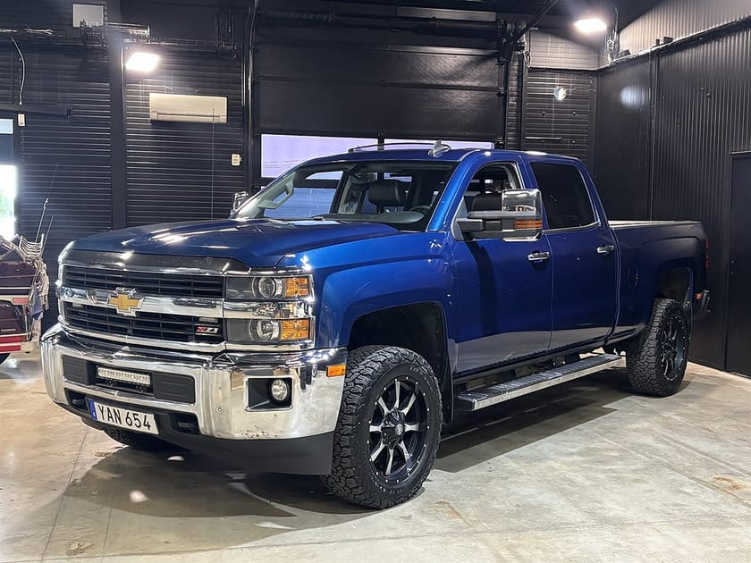 Bild 3 av Chevrolet Silverado 2500 HD Crew Cab Z71 LTZ 6.6 V8 Duramax 4WD (402hk)