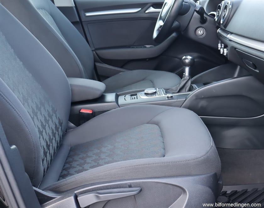 Bild 5 av Audi A3 Sportback 1.4 TFSI FWD 125hk S/V-hjul Sensor bak,
