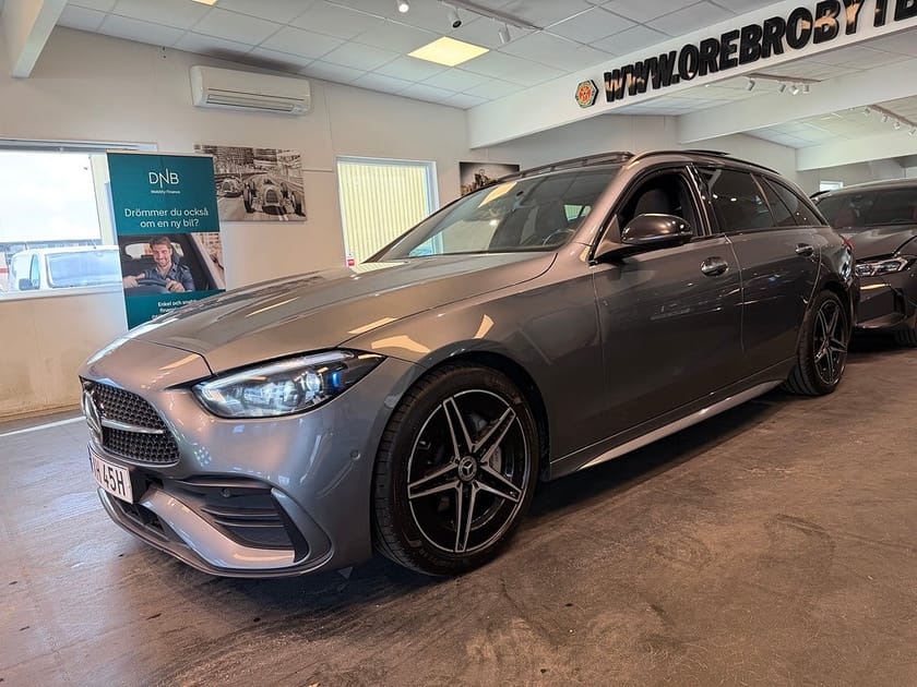 Bild 2 av Mercedes-Benz C 220 T d 4MATIC AMG Pano Burmester Drag Värmare SE SPEC