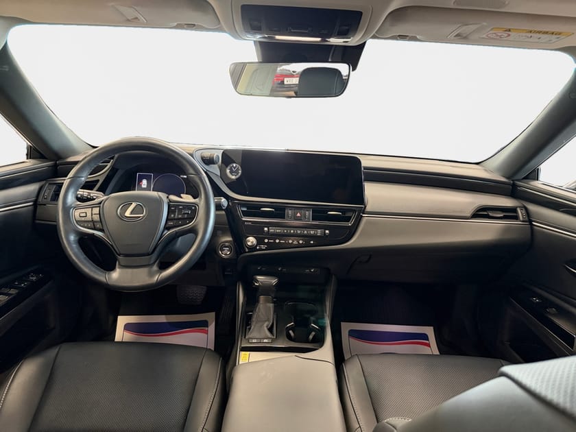 Bild 4 av Lexus ES 300h *Limited Edition* Soltak/Keyless/Läder/Backka