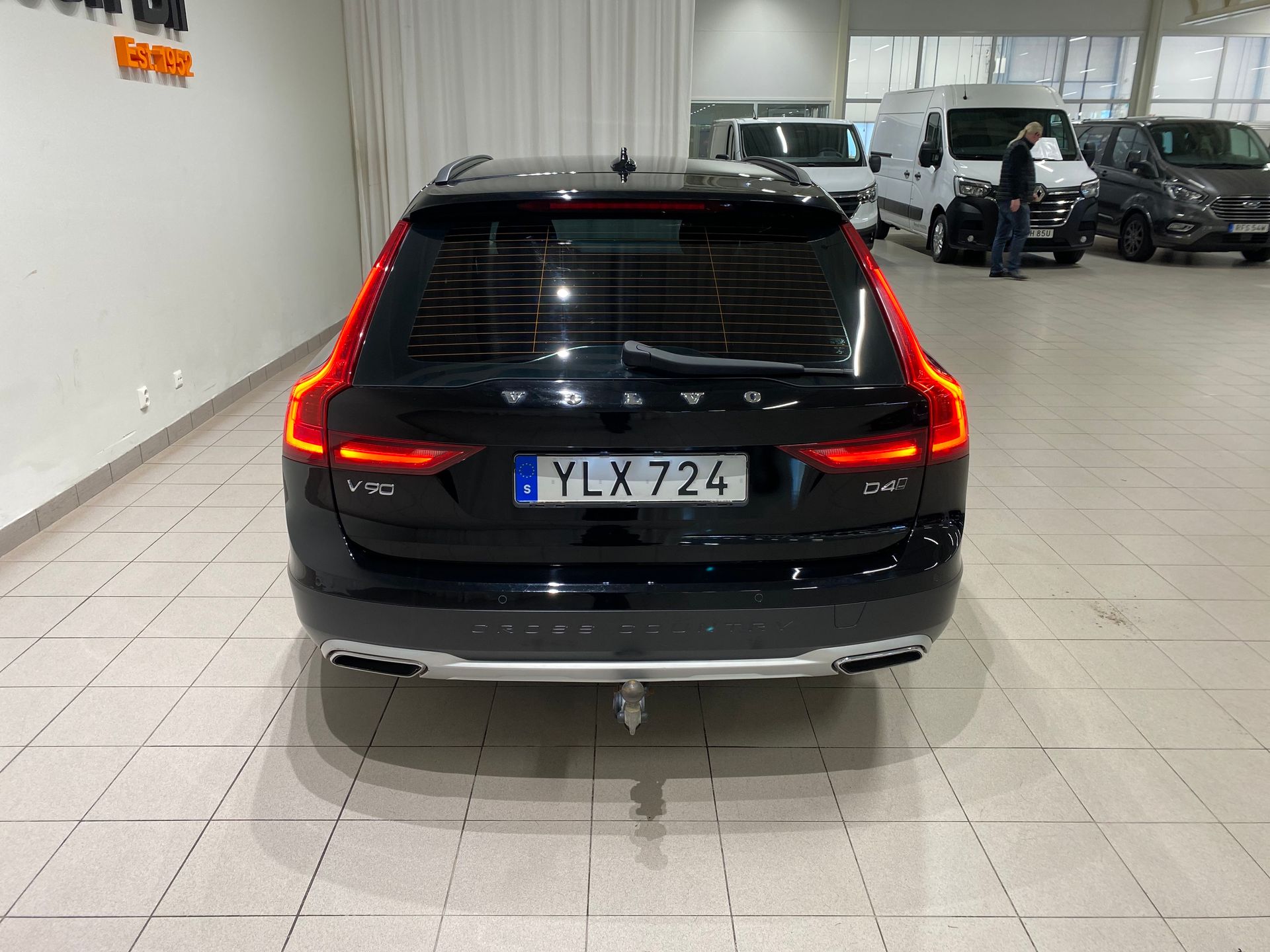 Volvo V90 Cross Country D4 AWD Business 2018, bild 4/10