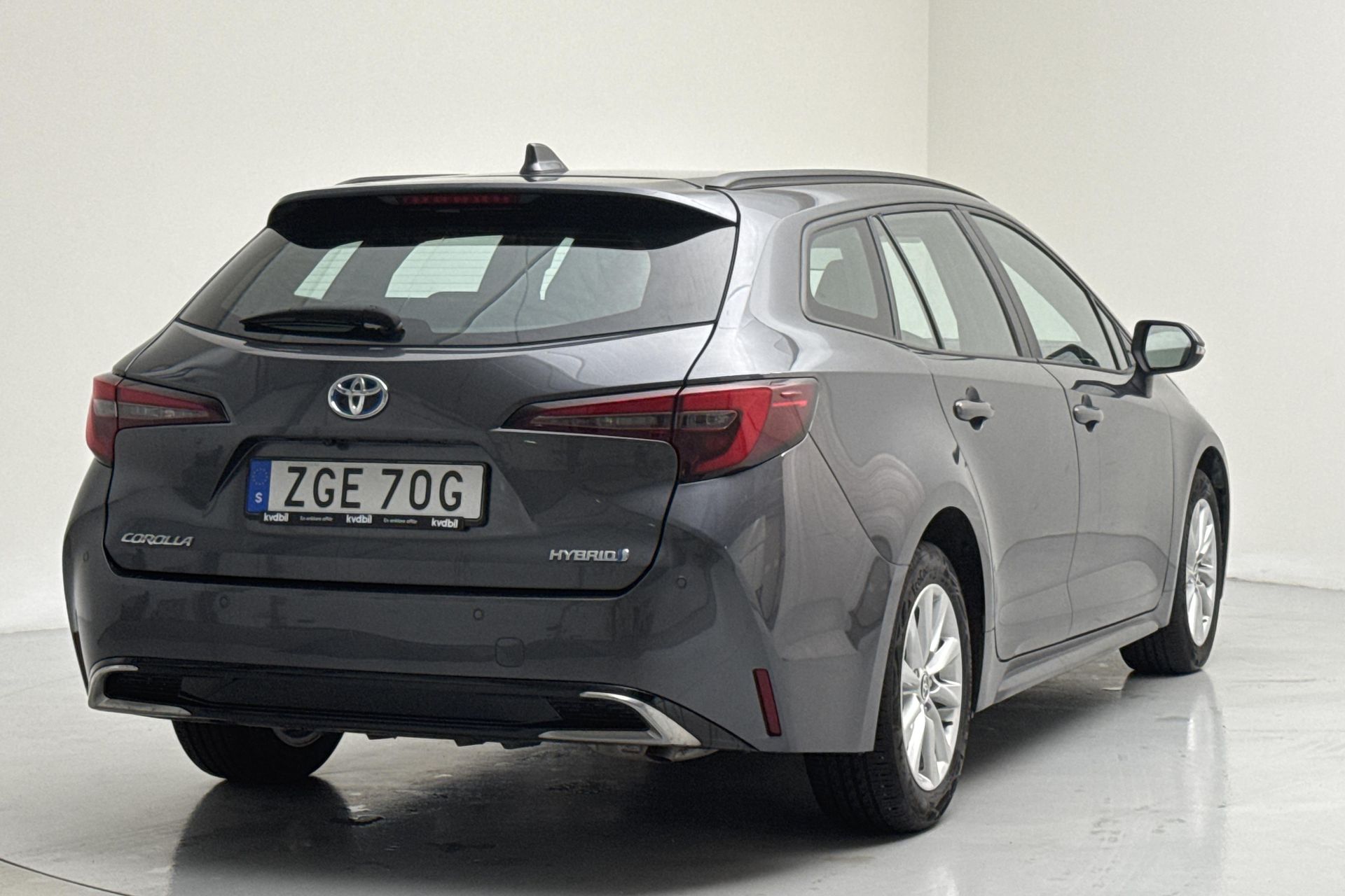 Toyota Corolla 1.8 Hybrid 2023, photo 3/10