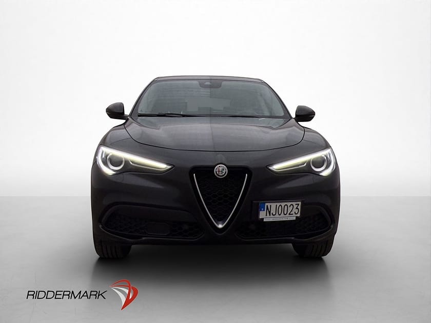 Bild 2 av Alfa Romeo Stelvio 16V Q4 Kamera Halvskinn Elstolar Rattvärm