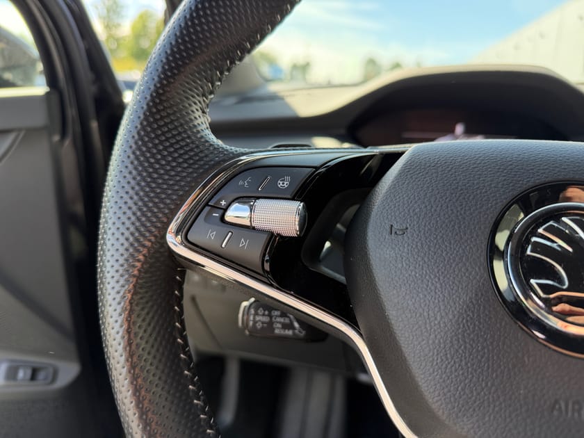 Bild 4 av Škoda Enyaq iV 80x Sportline 265hk *Drag/Keyless/Backkamera*