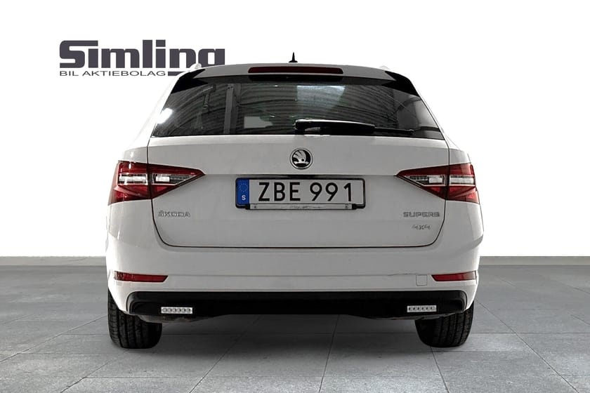 Bild 4 av Škoda Superb Kombi 2,0 TDI DSG7 4x4 Style Business ED 190 hk / Vinterhjul