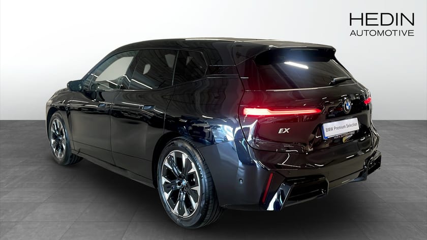 Bild 2 av BMW iX xDrive60 Fully Charged M Sport Pro H&K DAP Pano