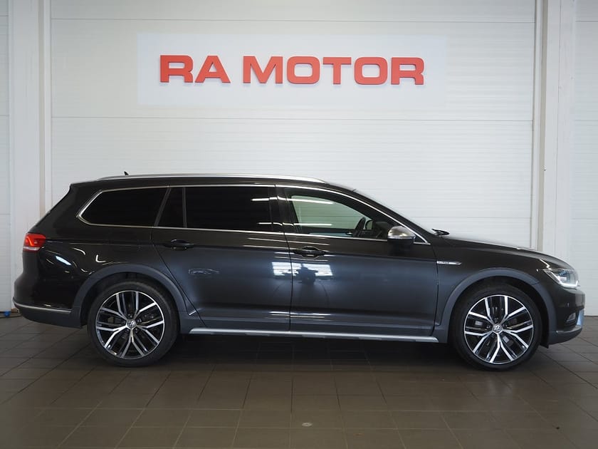 Bild 4 av Volkswagen Passat Alltrack TDI 190hk 4M Executive | D-värm | Drag | Cockpit |