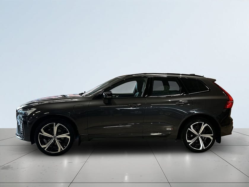 Bild 4 av Volvo XC60 PLUG-IN T8 AWD Ultimate Dark Drag 360° HuD B&W Pano S&V