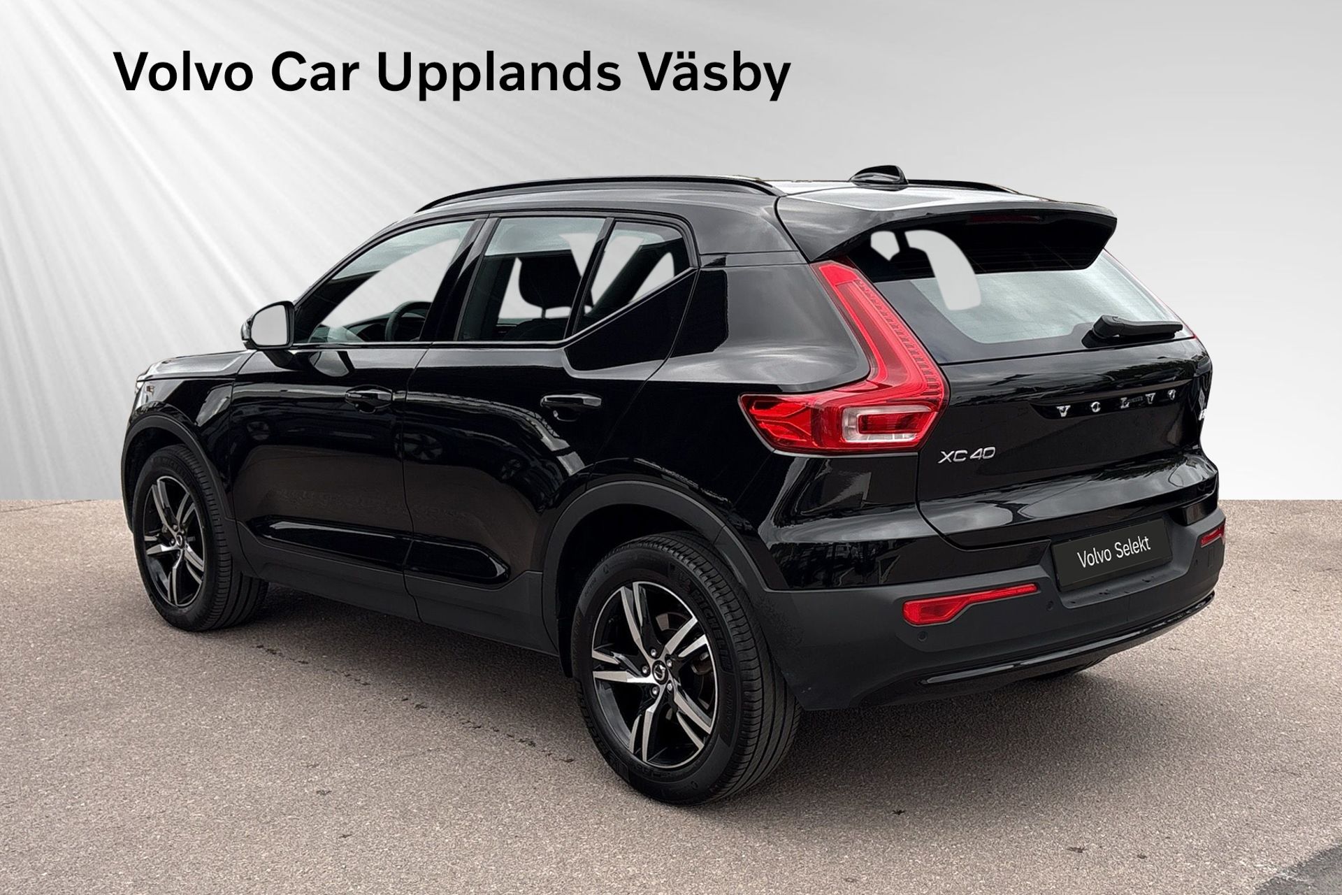 Volvo XC40 B4 FWD Bensin Plus Dark 2026, bild 4/10