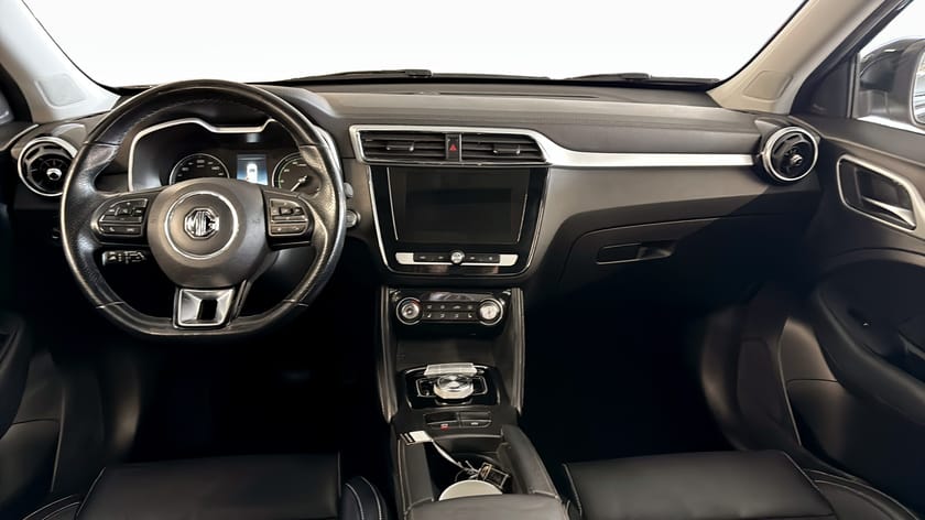Bild 4 av MG ZS EV LHD 45KWH LUXURY Panorama B-kamera Carplay