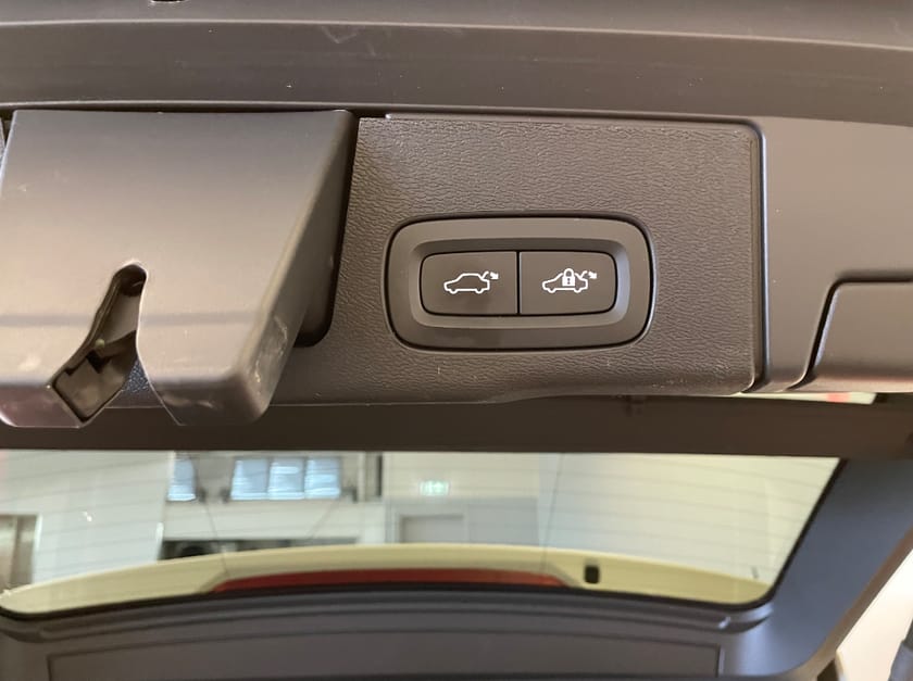 Bild 4 av Volvo XC60 B4 AWD Diesel Momentum Advanced Edt/Bakkamera/ BLIS/ Pilot Assist/ Elbagage lucka/