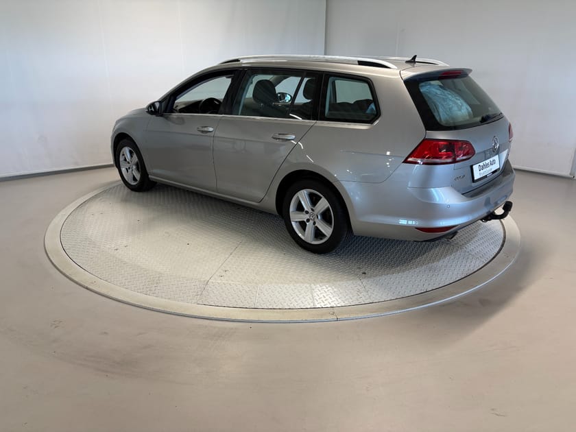 Bilde 3 av Volkswagen Golf Stasjonsvogn Highl 105hk DSG ACC/Krok/P.sens f+b/P.varmer/DAB/Outlet