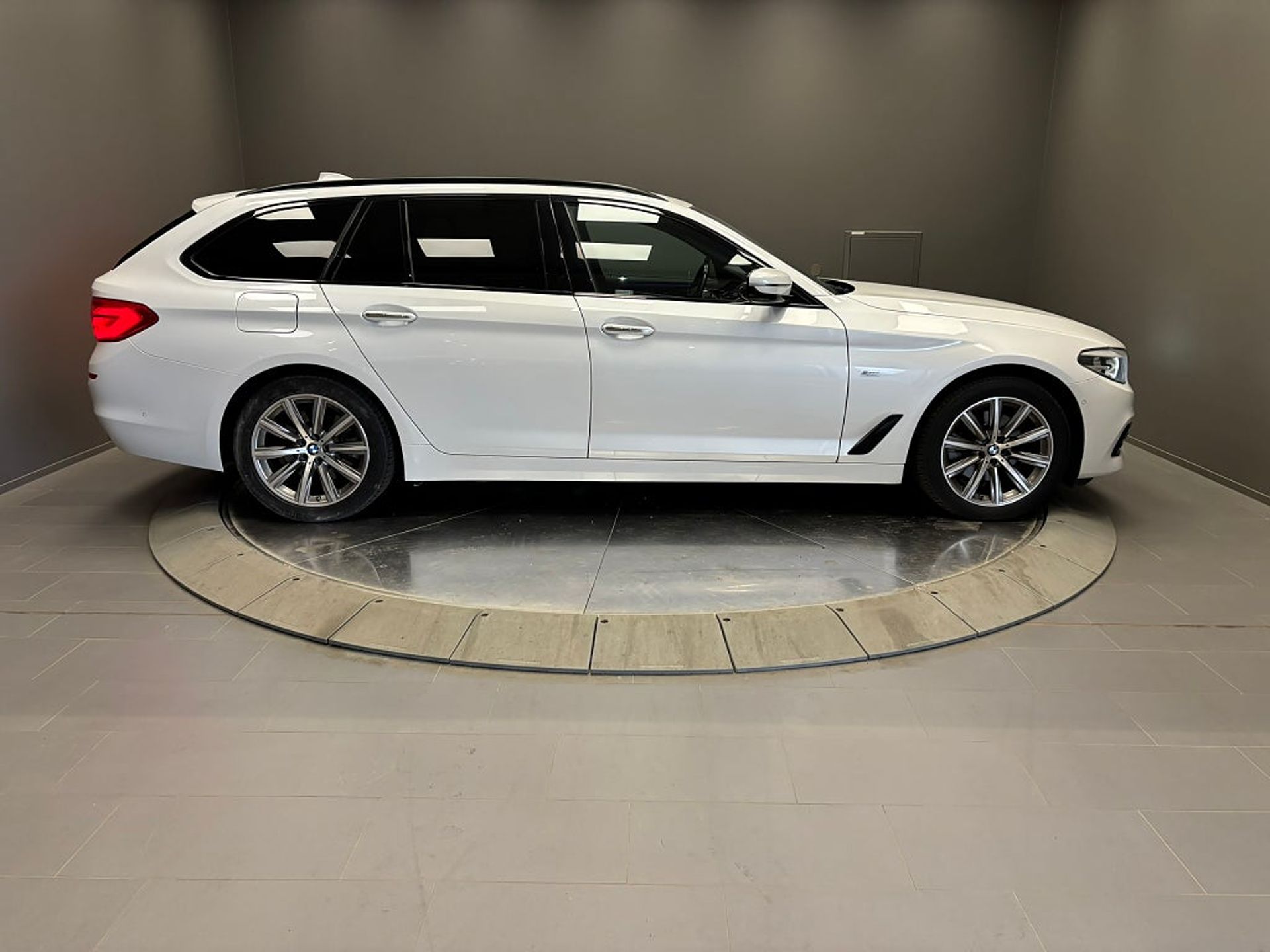 BMW 520 2018, bild 6/10