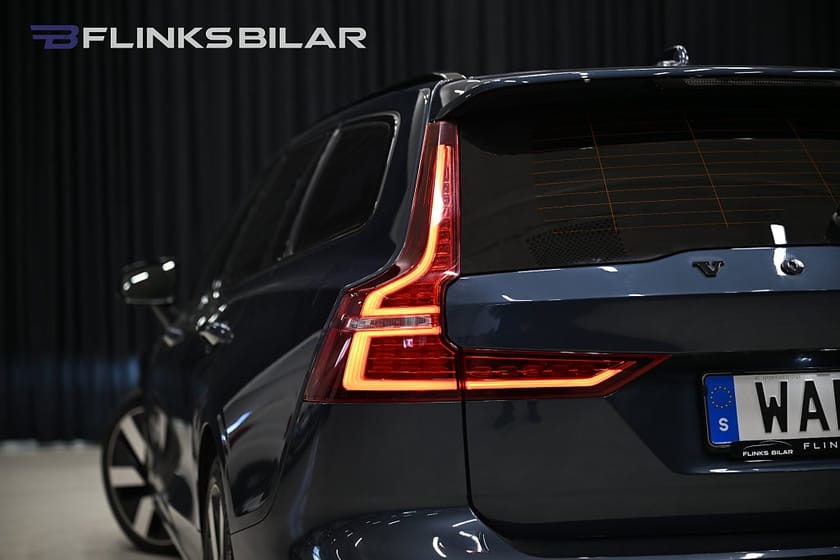 Bild 3 av Volvo V60 Recharge T8 AWD Ultimate Dark Panorama 360° Kamera H/K