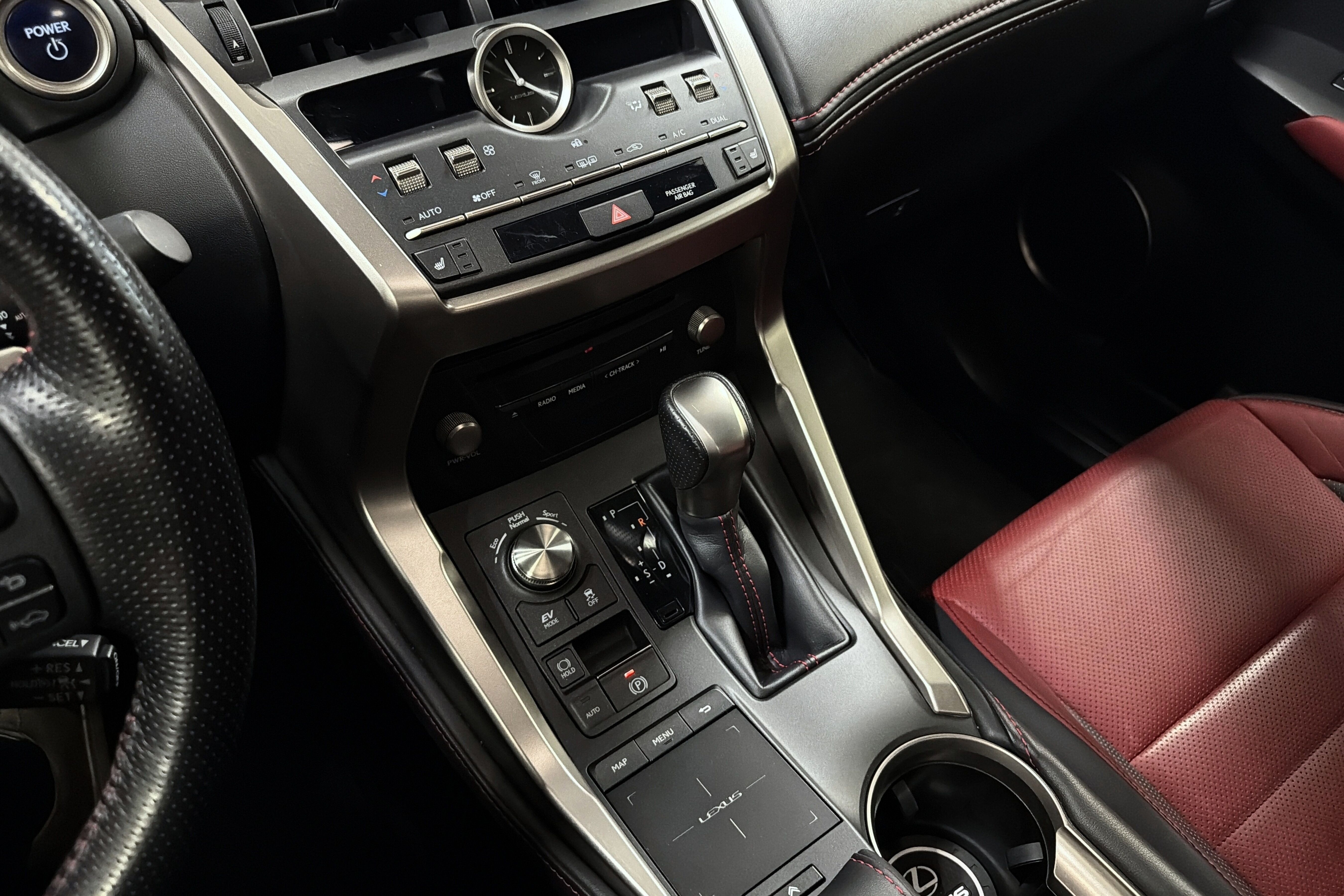 Lexus NX 300h AWD bilde 15