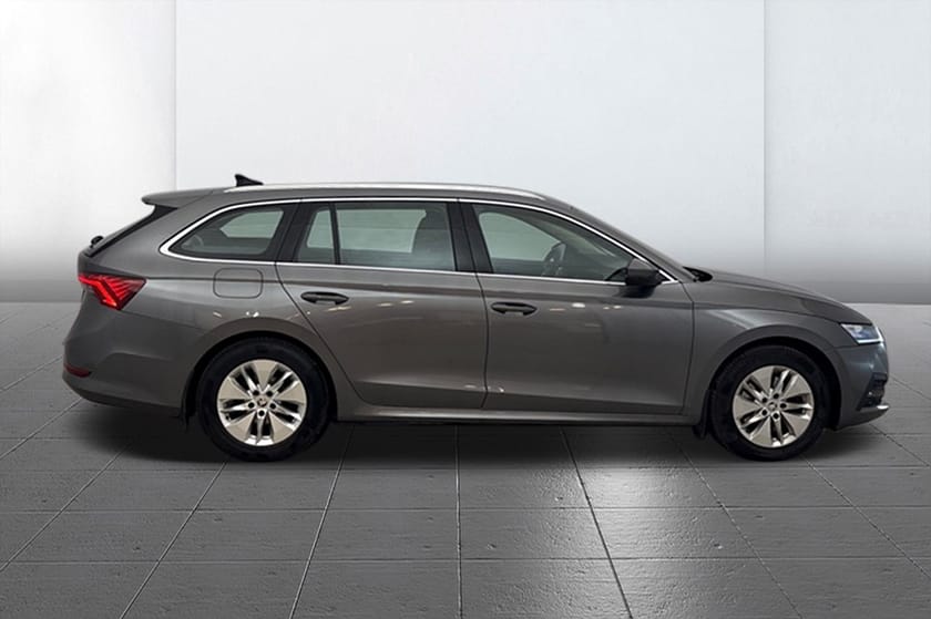 Bild 4 av Škoda Octavia Kombi 2.0 TDI SCR 4x4 Aut Ambition Komfortpkt P-Sens Värmare