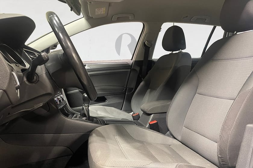 Bild 3 av Volkswagen Golf Sportscombi 1.0 TSI 110 HK DRAG B-KAMERA 0.42L/MIL 382KR/ÅR 16"