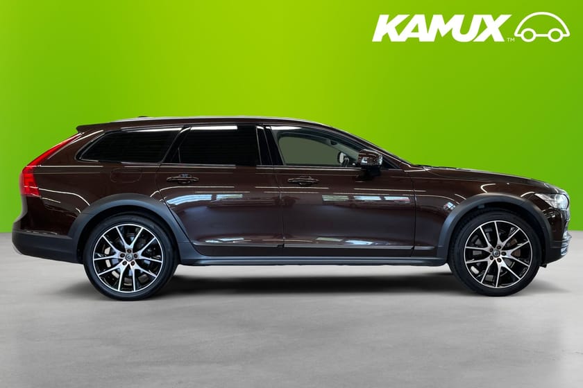 Bild 2 av Volvo V90 Cross Country D5 Polestar Opti AWD Inscription Pro Pano Kamera B&W GRILL PÅ KÖPET HuD BLIS Drag