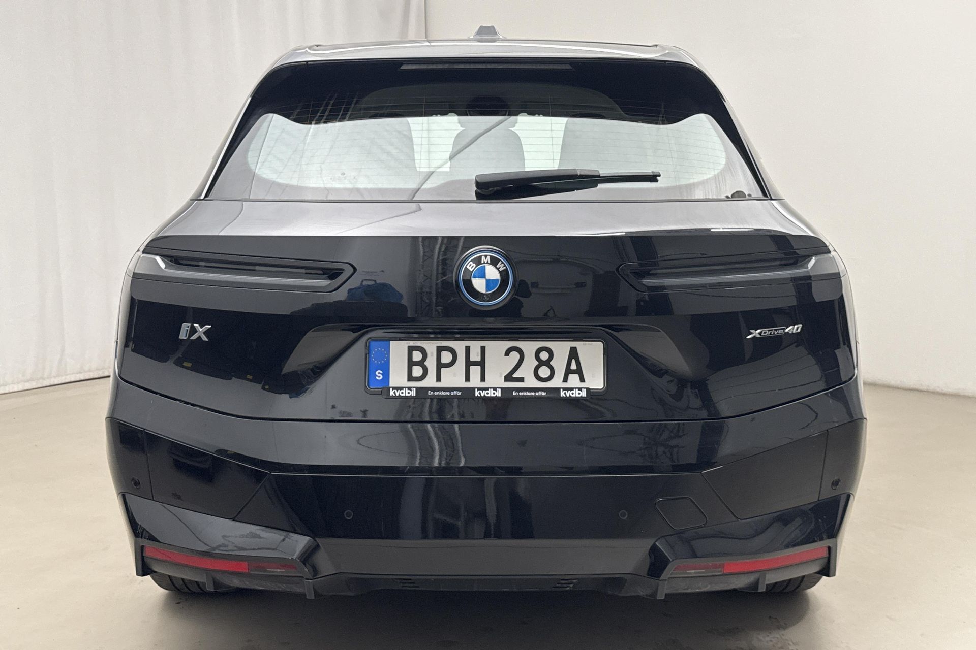BMW iX xDrive40 2023, photo 6/10