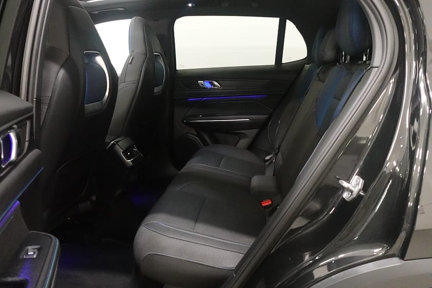 Bild 5 av Lynk & Co 01 PHEV DCT Euro 6 Pano Adap-F Ambient 360° Infinity