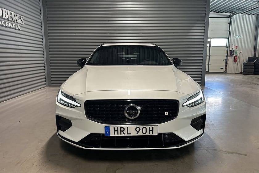 Bild 2 av Volvo V60 B4 R-Design 360-kamera Värmare Panorama Navi Drag Eu6