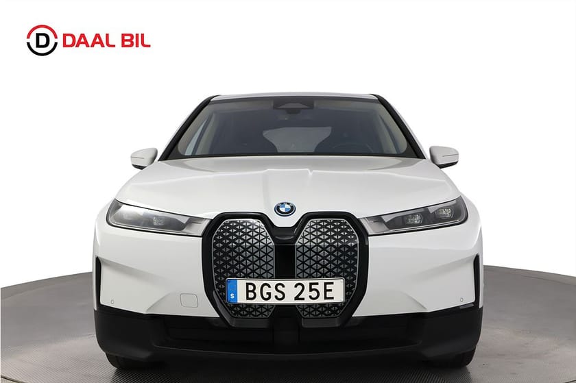 Bild 2 av BMW iX xDrive40 76,6kWh 326HK VÄRMARE B-KAM LÄDER NAVI COCKPIT