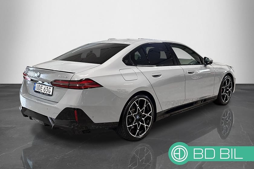 Bild 4 av BMW 550e xDrive Sedan M-SPORT PRO ADAPTIVE-LED 360 KAMERA SE-SPEC
