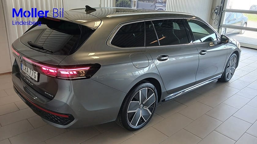 Bild 4 av Volkswagen Passat Variant eHybrid R-LINE, eHybrid, 272 hk, Drag, Panoramasoltak