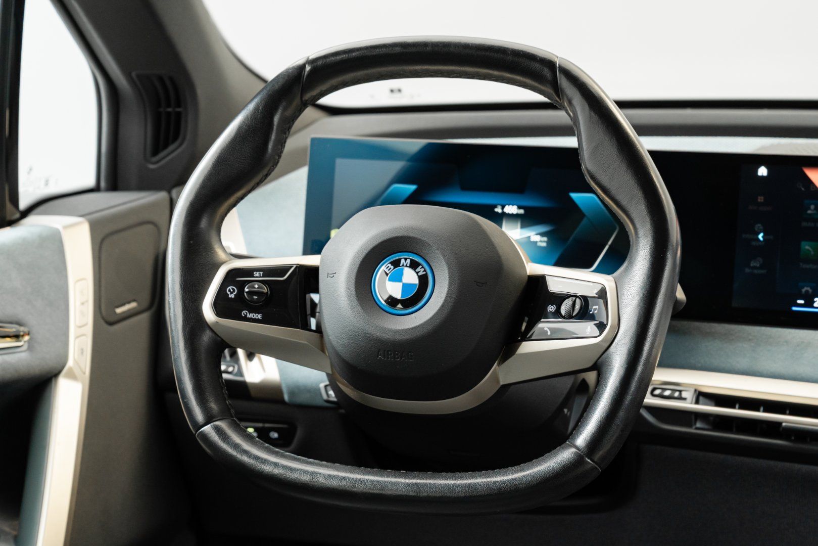 BMW iX xDrive50, 524hp, 2023