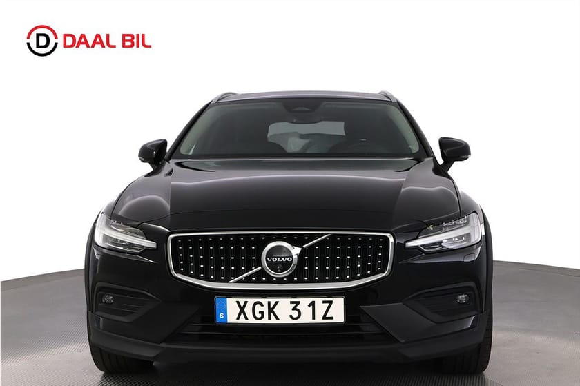 Bild 2 av Volvo V60 Cross Country B5 MILDHYBRID AWD 250HK ULTIMATE BRIGHT PANO H/K® DRAG