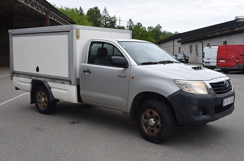 Bild 2 av Toyota Hilux Enkelhytt 2.5 4x4 Drag Moms Reparationsobjekt Export