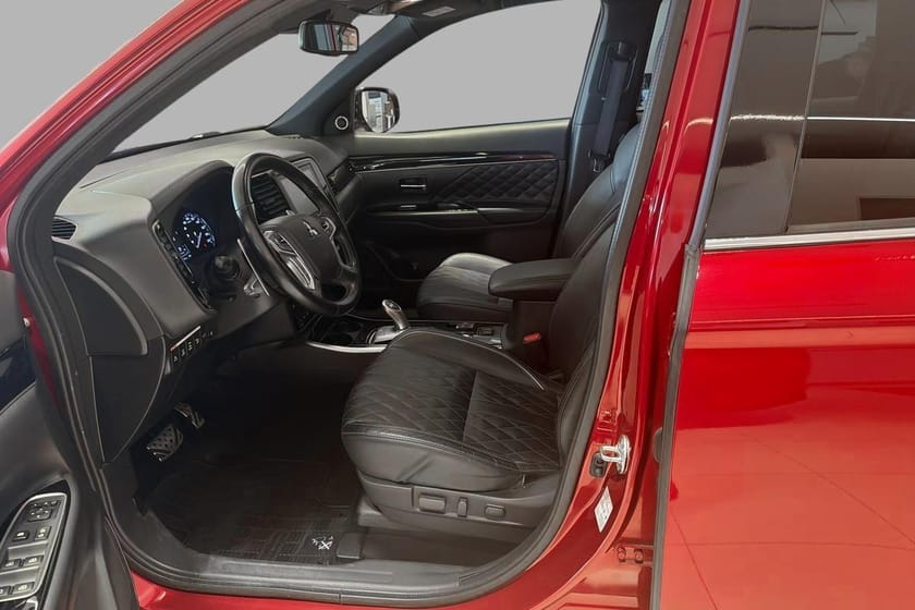 Bilde 5 av Mitsubishi Outlander PHEV 2.4 S-Edition - ACC - AWD - Krok - 360 kamera ++