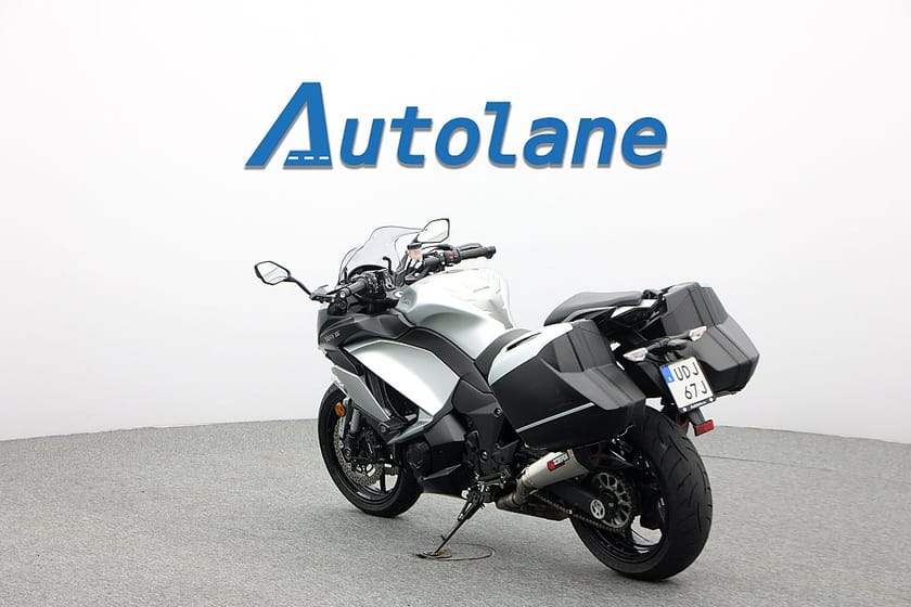 Bild 3 av Kawasaki Ninja Z1000SX Z1000SX* Scorpion, Sidoväskor, Endast 413 mil