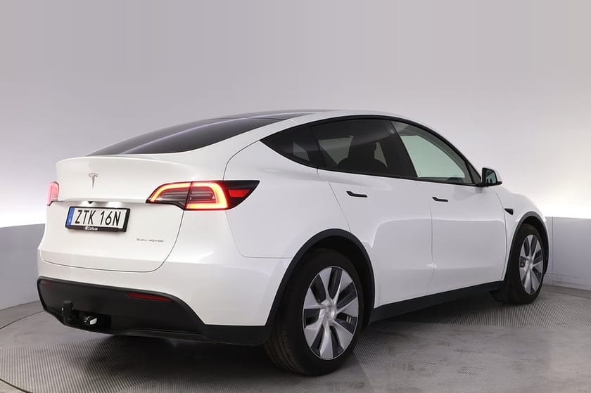 Bild 5 av Tesla Model Y Long Range AWD Autopilot Panorama Drag
