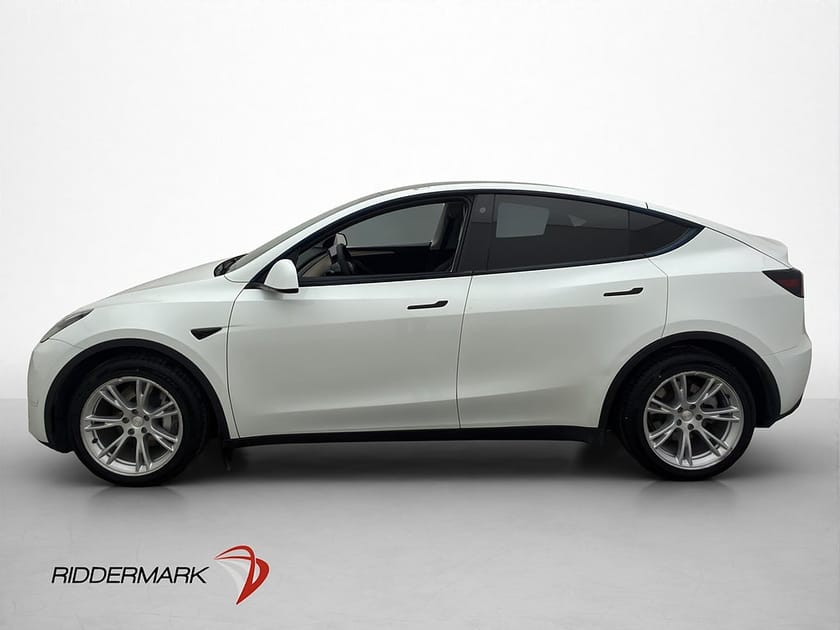 Bild 5 av Tesla Model Y Long Range AWD Pano Skinn Drag Kamera