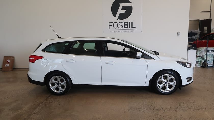 Bild 3 av Ford Focus Kombi *RÄNTEKAMPANJ 3.45%* 1.0 Titanium Nyservad Drag PDC