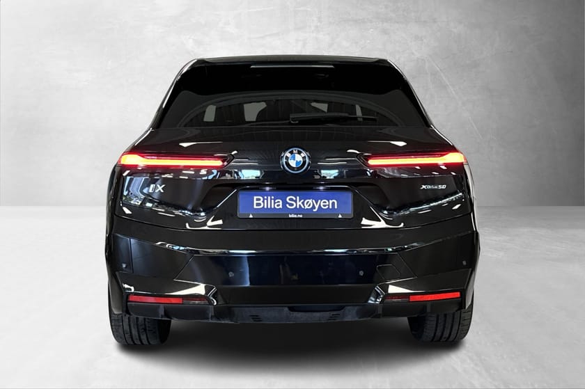 Bilde 4 av BMW iX xDrive50 Fully Charged, Soft-Close, H/K, SkyLounge, HUD