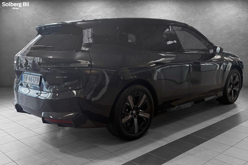 Bilde 5 av BMW iX xDrive50 BSI/LUFT/HARMAN/PANO/KROK/ACTIVE STEERING
