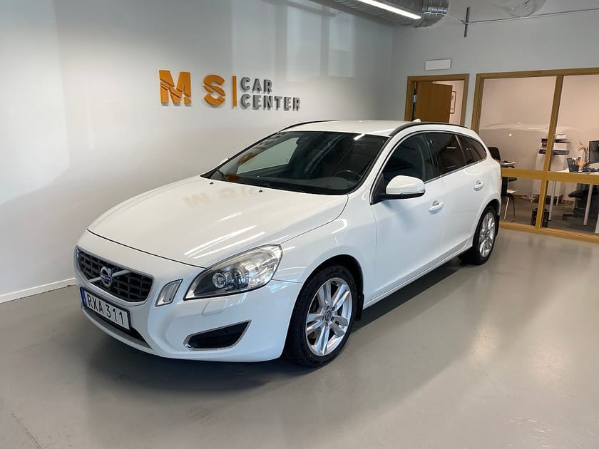Bild 1 av Volvo V60 D4 AWD Geartronic Momentum B-kamera Drag Sensorer