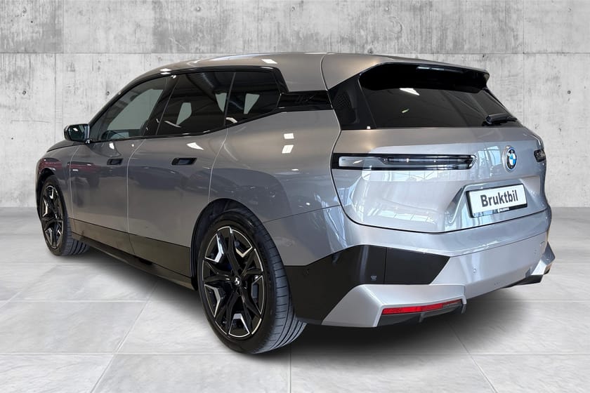 Bilde 3 av BMW iX xDrive50 FullyC H&K/Pano/Laser/360°/Krok/Softclose/22"