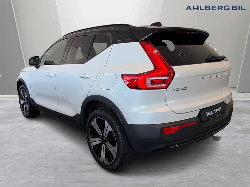 Bild 3 av Volvo XC40 Recharge Plus, Dragkrok, Klimatpaket, Värmepump, Mörkt tonade rutor