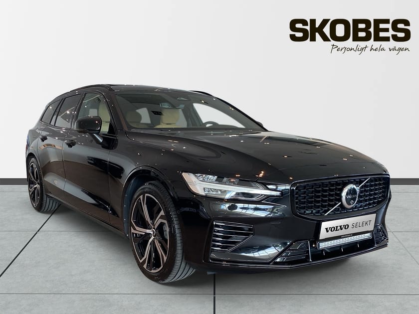 Bild 1 av Volvo V60 T6 Plus Dark Nordic Edition Se utr, B&W, Panorama, vent/massage stolar, Momsbil